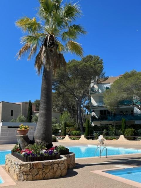 Saint-Raphael, Boulouris, F2 Dans Belle Residence 3 Piscines, Proche Bord De Mer Exterior photo