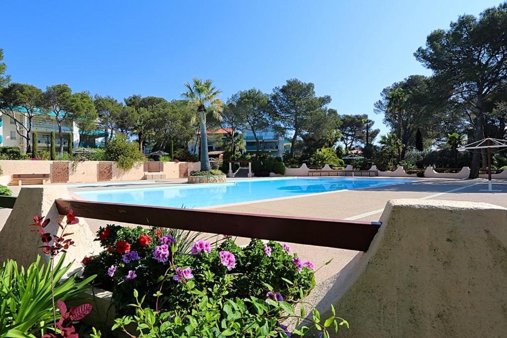 Saint-Raphael, Boulouris, F2 Dans Belle Residence 3 Piscines, Proche Bord De Mer Exterior photo